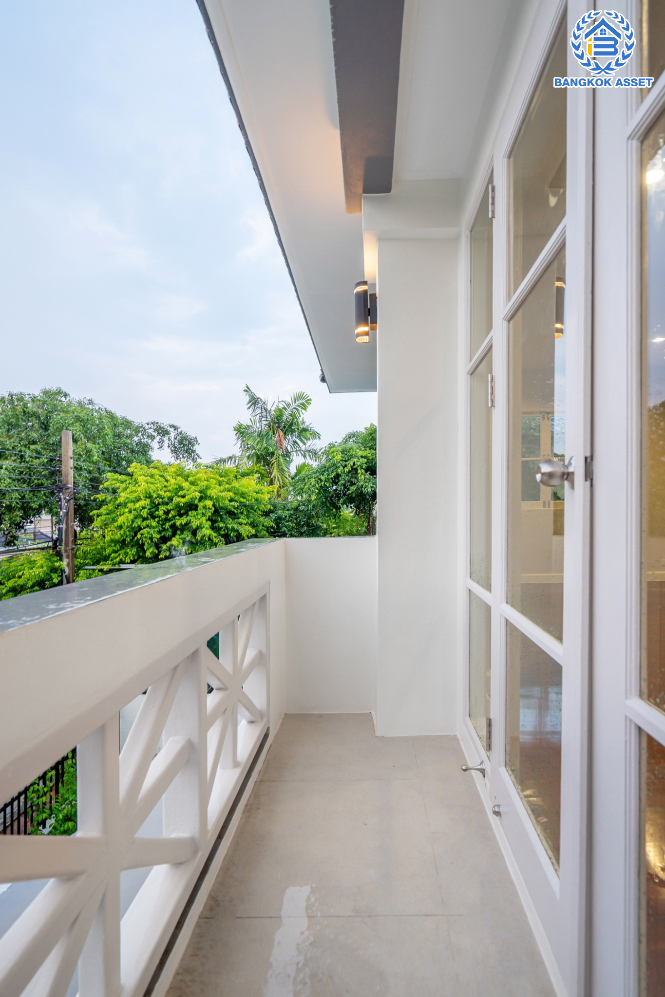 บ้านมือสองตกแต่งใหม่ แบรนด์ LH ม.ชัยพฤกษ์ ทวีวัฒนา เนื้อที่ 51 ตร.ว. ตอบโจทย์ทุกการอยู่อาศัย ด้วยฟังก์ชัน 4 ห้องนอน 3 ห้องน้ำ 1 ที่จอดรถ บนทำเลศักยภาพ เชื่อมต่อทางคู่ขนานลอยฟ้าบรมราชชนนี ใกล้ ม.มหิดล และเซ็นทรัลศาลายา